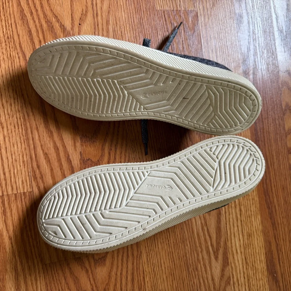 Cariuma Ibi Low Sneakers in Stone Gray Knit - Picture 5 of 6